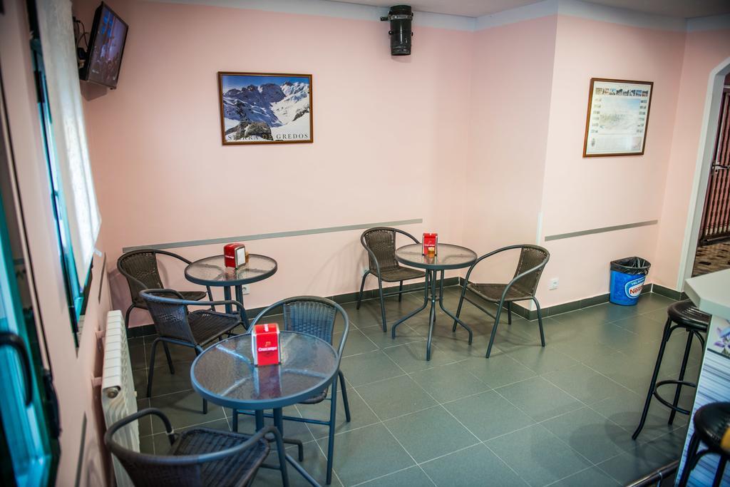Hostal La Pastora Candeleda Exterior photo